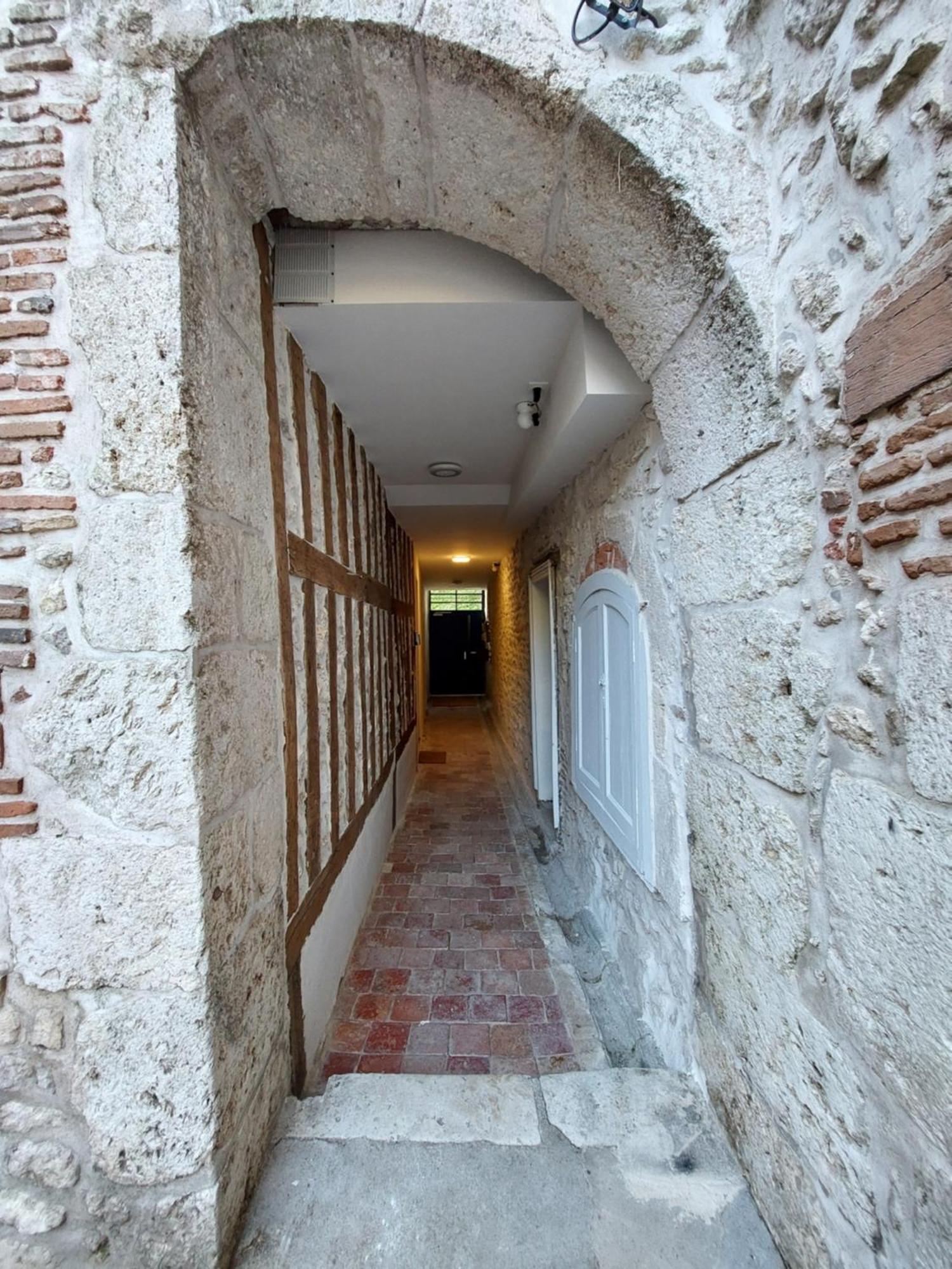 Appartements L'Hirondelle Beaugency Exterior photo